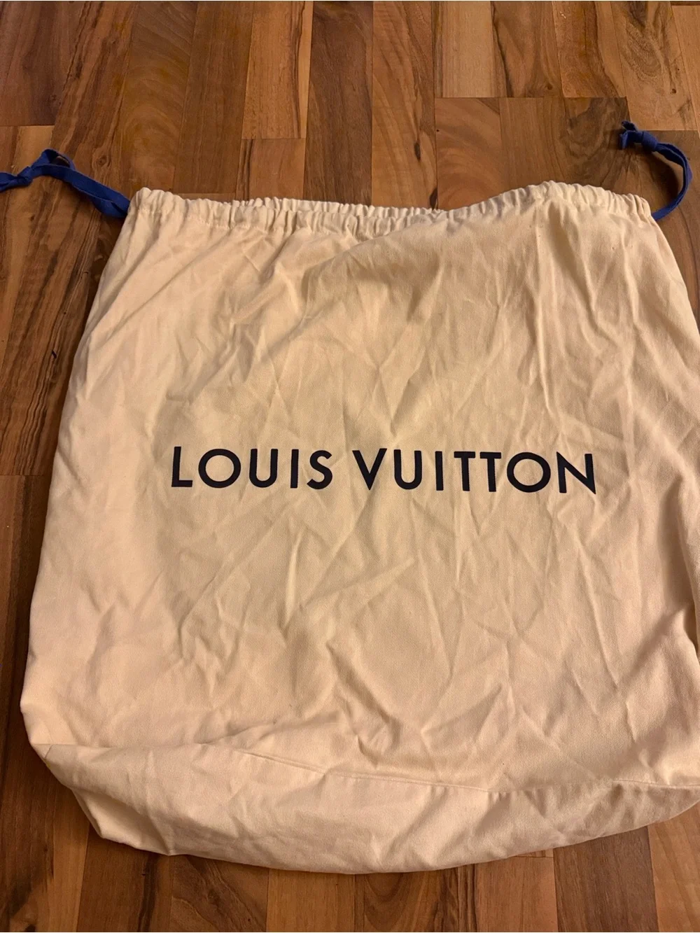 Louis Vuitton Cream Canvas Drawstring Dust Bag with Navy Logo - Picture 2 of 5